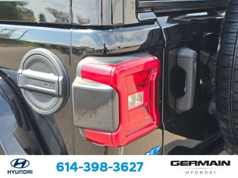 Used 2021 Jeep Wrangler Unlimited Sahara w/ Cold Weather Group AWD/4WD image 16