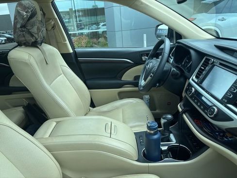 Used 2016 Toyota Highlander Limited image 8