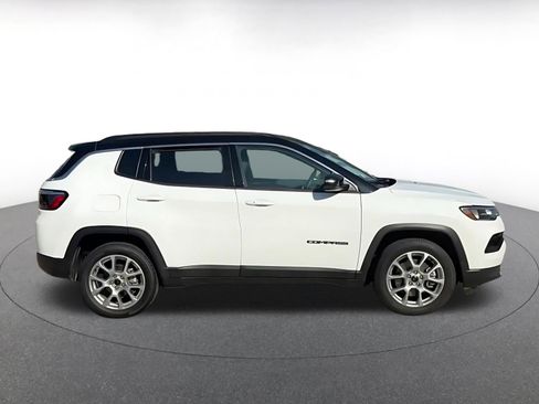 Used 2025 Jeep Compass Limited AWD/4WD image 15