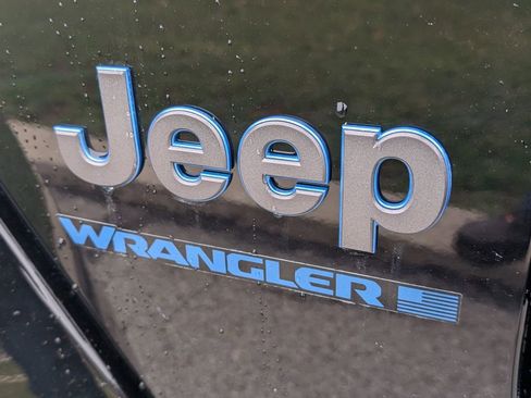 Used 2025 Jeep Wrangler Unlimited Sahara w/ Safety Group image 16