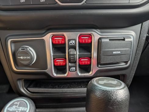 Used 2021 Jeep Wrangler Unlimited Sahara AWD/4WD image 27