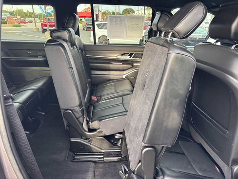 Certified 2024 Jeep Wagoneer L Series III w/ Flexible Seating Group image 14