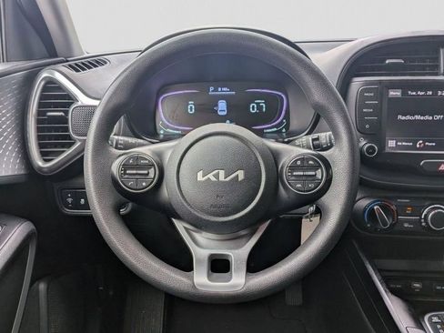Used 2023 Kia Soul LX w/ LX Technology Package FWD image 13