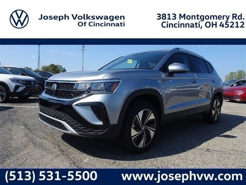 Certified 2024 Volkswagen Taos SE image 1