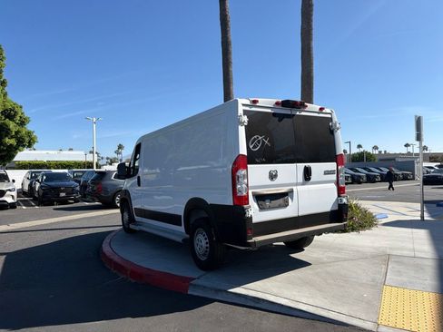 Used 2025 RAM ProMaster 2500 w/ U-Haul Equipment Group FWD image 12
