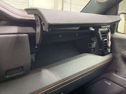 Used 2022 GMC Sierra 1500 AT4 w/ AT4 Preferred Package AWD/4WD image 28