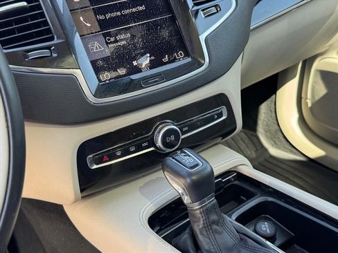 Used 2018 Volvo XC90 T6 Momentum w/ Convenience Package AWD/4WD image 23