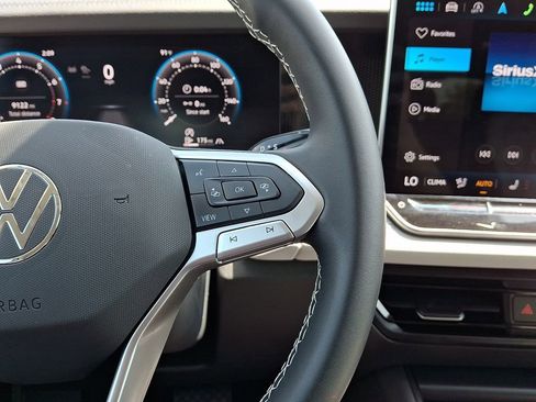 Certified 2025 Volkswagen Tiguan SE AWD/4WD image 20