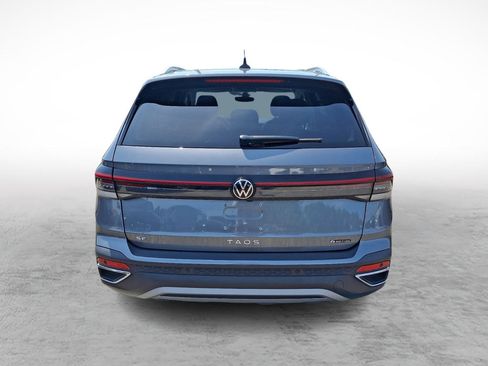 Used 2025 Volkswagen Taos SE AWD/4WD image 4