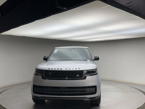 Used 2024 Land Rover Range Rover SE AWD/4WD image 3