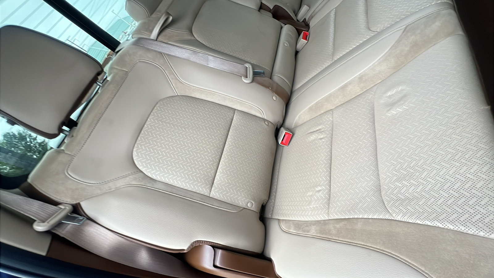 Used 2019 RAM 1500 Laramie AWD/4WD image 18