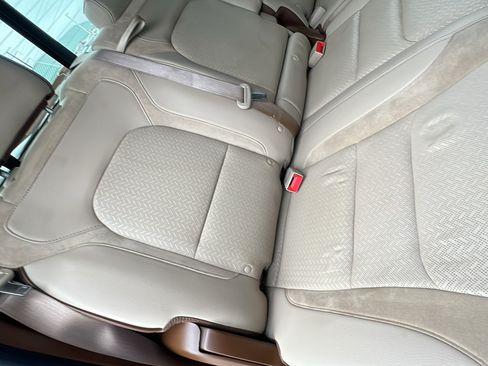 Used 2019 RAM 1500 Laramie AWD/4WD image 18