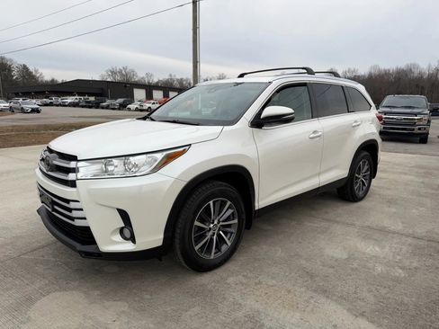 Used 2019 Toyota Highlander XLE image 4
