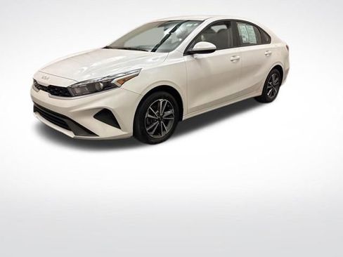 Certified 2023 Kia Forte LXS FWD image 4