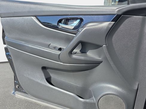 Used 2020 Nissan Rogue Sport SV image 25