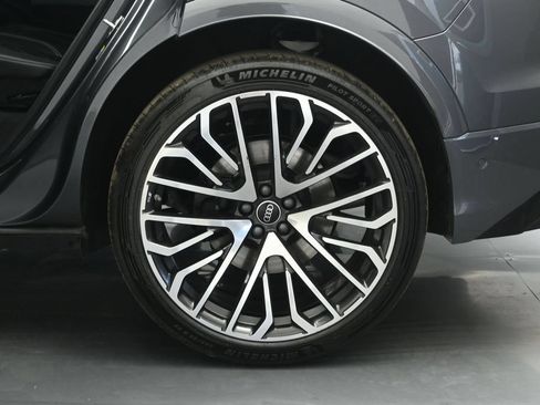 Used 2025 Audi SQ8 Premium Plus AWD/4WD image 18