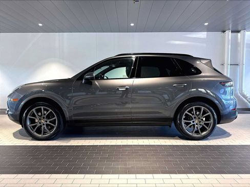 Used 2023 Porsche Cayenne AWD/4WD image 2