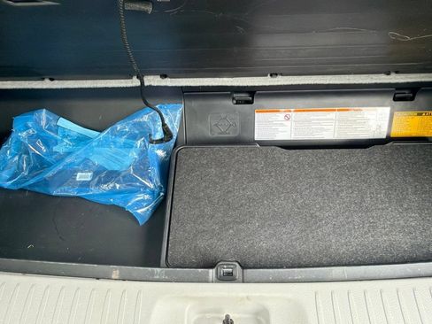 Used 2015 Toyota Highlander Limited w/ Driver Technology Package AWD/4WD image 9