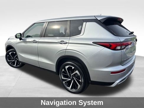 Used 2024 Mitsubishi Outlander SE Black Edition FWD image 3