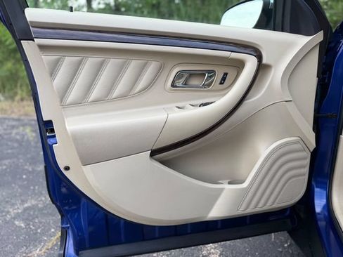 Used 2013 Ford Taurus Limited FWD image 18