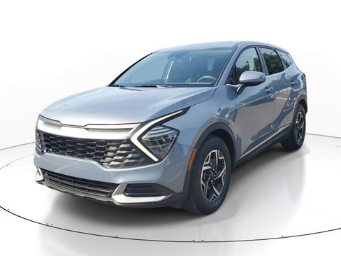 Used 2025 Kia Sportage LX FWD image 3