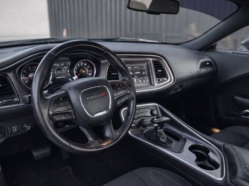 Used 2018 Dodge Challenger SXT image 6