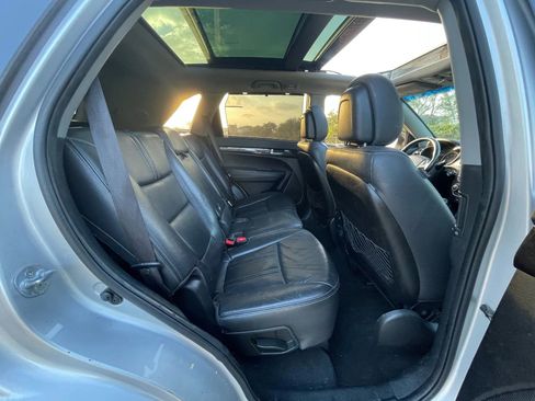 Used 2014 Kia Sorento SX w/ 3rd Row Package image 19