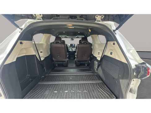 Used 2022 Toyota Sienna Platinum image 31