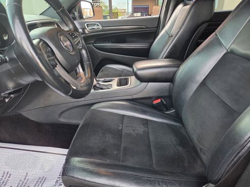 Used 2017 Jeep Grand Cherokee Altitude image 11