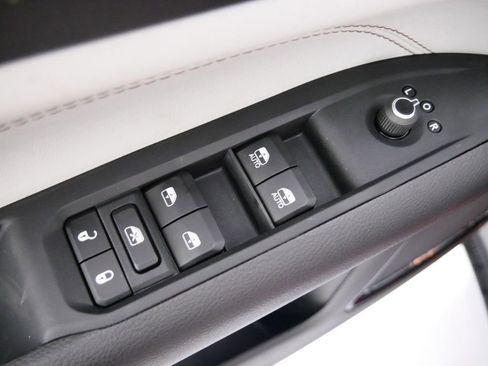 New 2025 Jeep Compass Limited image 34