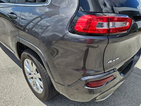 Used 2018 Jeep Cherokee Overland w/ Technology Group image 13