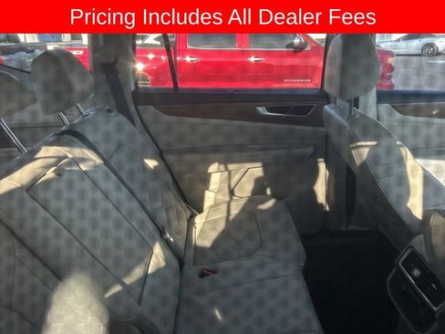 Used 2024 Volkswagen Atlas SE w/ Panoramic Sunroof Package FWD image 14