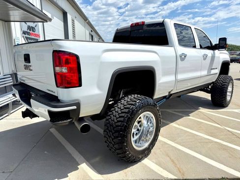 Used 2016 GMC Sierra 2500 Denali w/ Duramax Plus Package AWD/4WD image 9