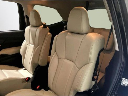 Used 2022 Subaru Ascent Limited image 22