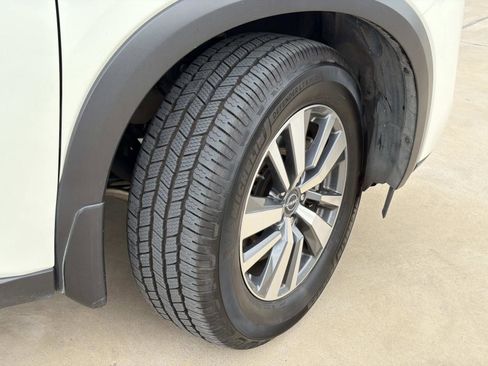 Used 2024 Nissan Pathfinder SL FWD image 6