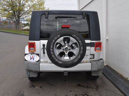 Used 2008 Jeep Wrangler Sahara w/ Dual Top Group AWD/4WD image 3