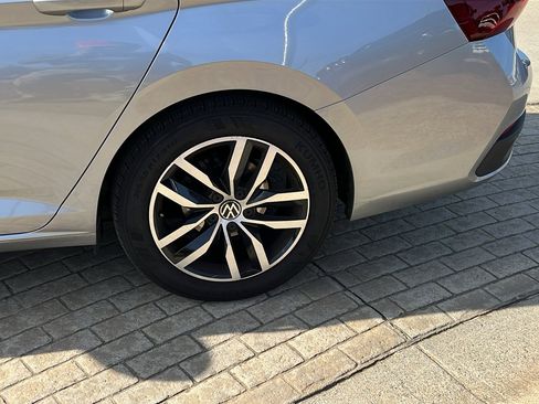 Used 2025 Volkswagen Jetta SE image 12