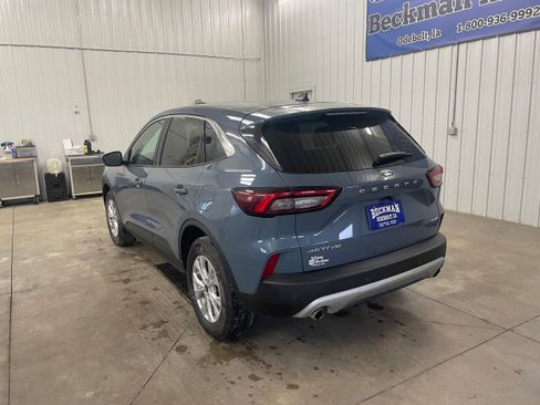 Used 2023 Ford Escape Active w/ Tech Pack #2 AWD/4WD image 3