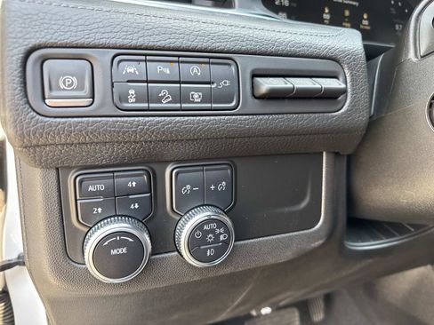 Used 2022 GMC Yukon XL Denali image 38