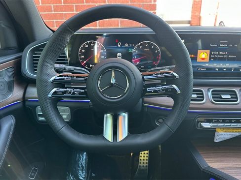 New 2026 Mercedes-Benz GLS 580 4MATIC image 14