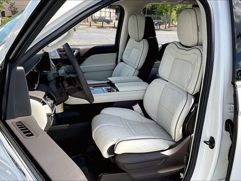New 2024 Lincoln Navigator L Black Label image 9