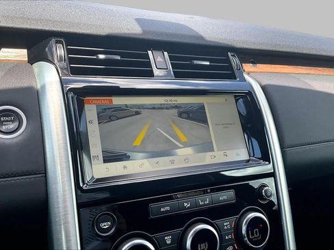 Used 2018 Land Rover Discovery HSE AWD/4WD image 24