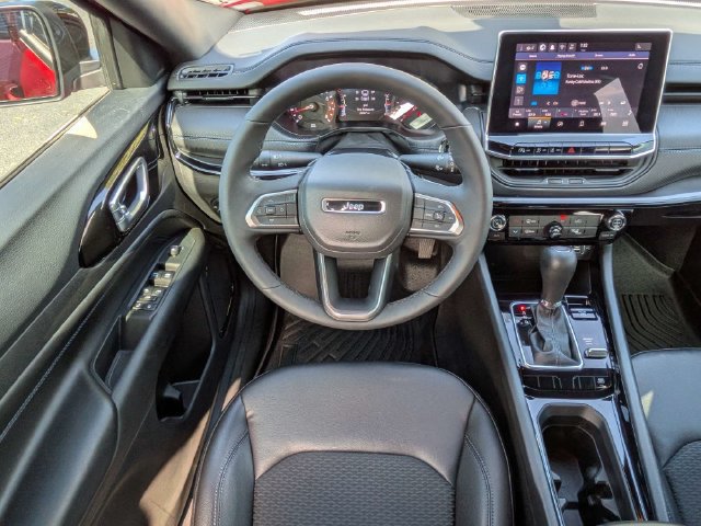 Used 2026 Jeep Compass Latitude AWD/4WD image 18
