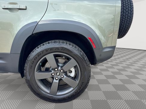 Used 2020 Land Rover Defender 110 SE AWD/4WD image 29