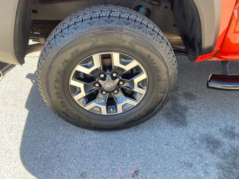 Used 2016 Toyota Tacoma TRD Off-Road AWD/4WD image 5