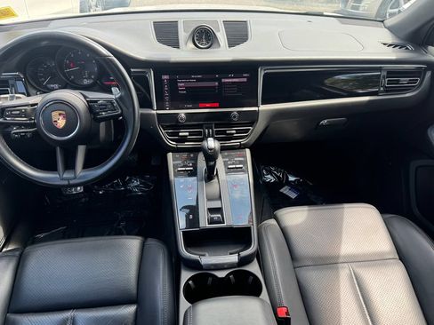 Used 2022 Porsche Macan AWD/4WD image 16