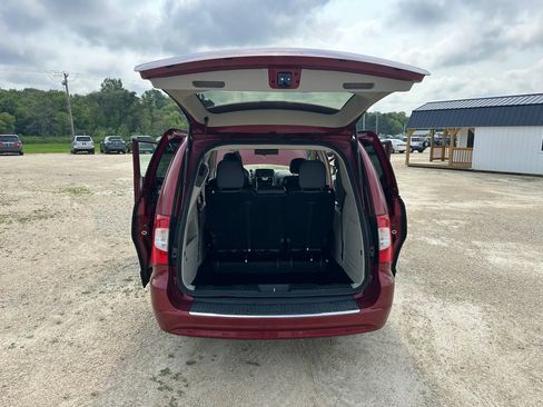 Used 2015 Chrysler Town & Country Touring-L w/ Driver Convenience Group FWD image 12