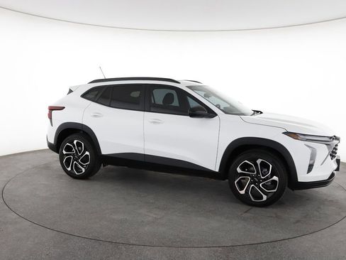 Used 2025 Chevrolet Trax RS w/ Sunroof Package image 15