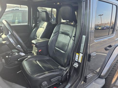 Used 2019 Jeep Wrangler Unlimited Sahara image 5