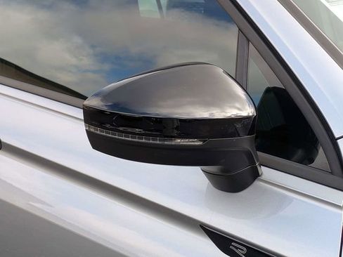 Used 2023 Volkswagen Tiguan SE R-Line FWD image 11